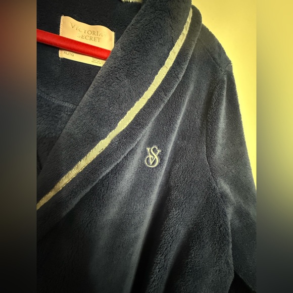 Victoria's Secret Cozy Plush Long Robe NWOT NEW IN PACKAGE - Picture 2 of 7